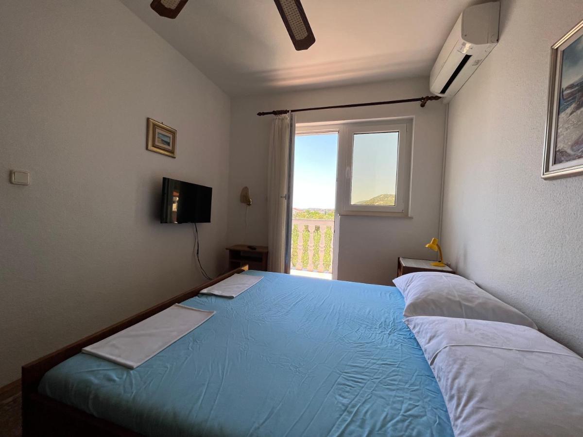 Apartments Vuksan ราบ ภายนอก รูปภาพ