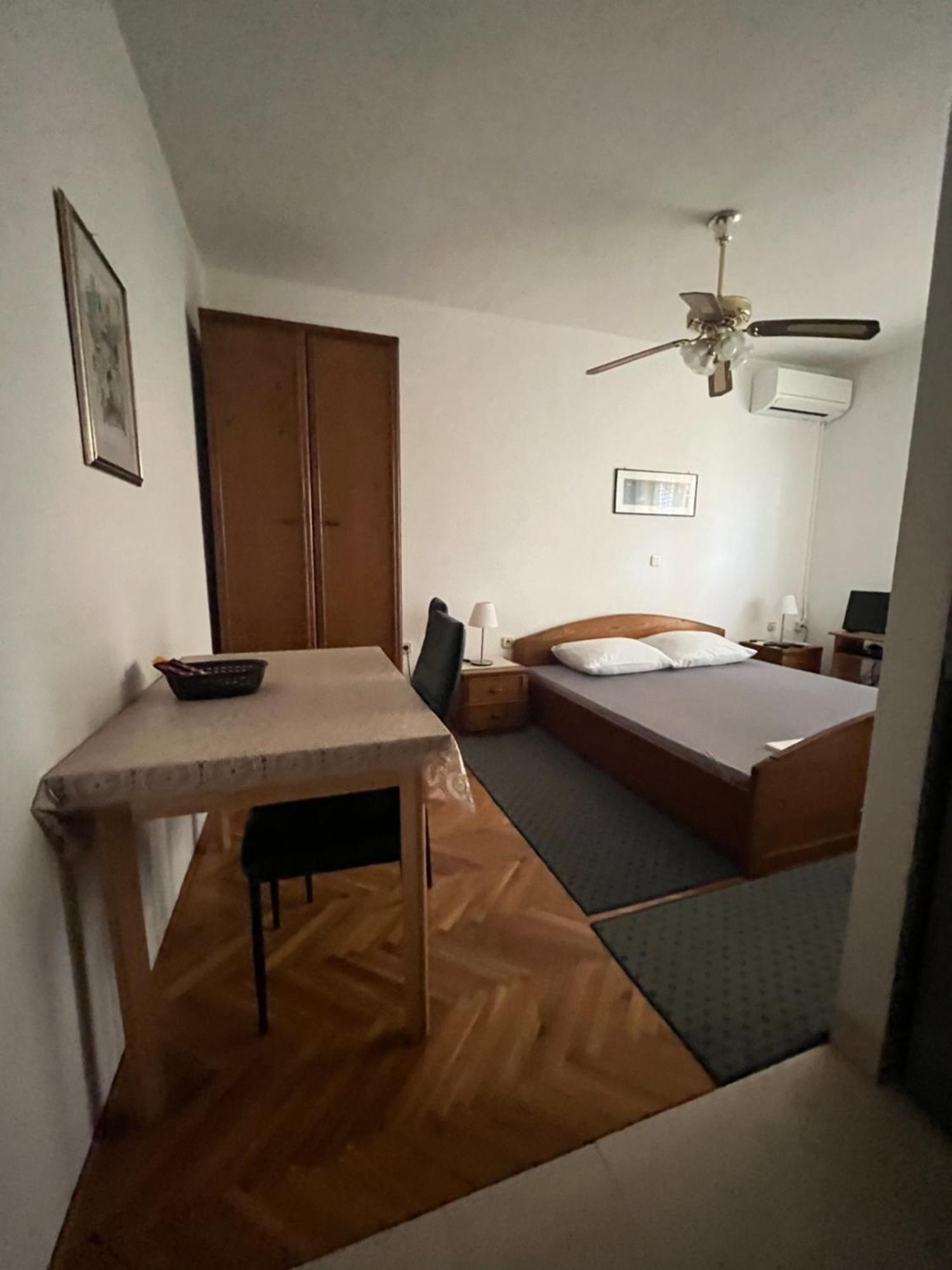 Apartments Vuksan ราบ ภายนอก รูปภาพ
